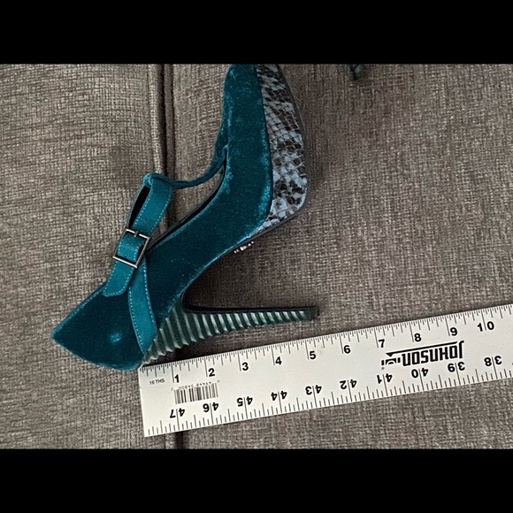 Rachel royal Heels crush Velvet and Snake platform heels size 8 - Picture 14 of 16